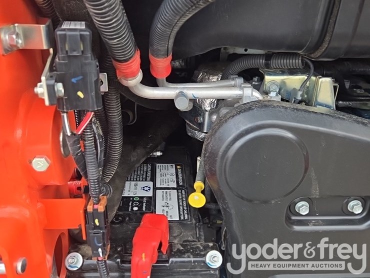 2024-kubota-ssv65-image-31