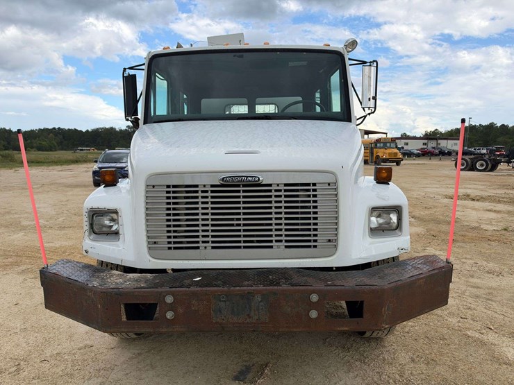 2003-freightliner-fl70-image-5