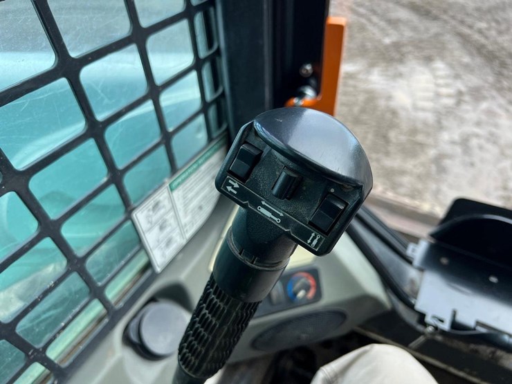 2016-bobcat-s570-image-22