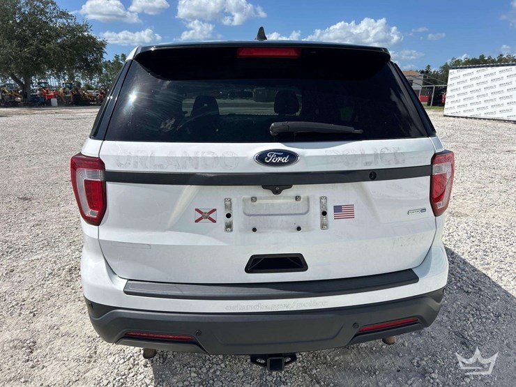 2018-ford-explorer-image-32