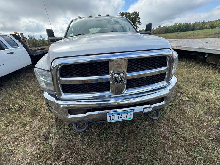 #1941-•-2017-ram-5500-cab-&-chassis-image-28