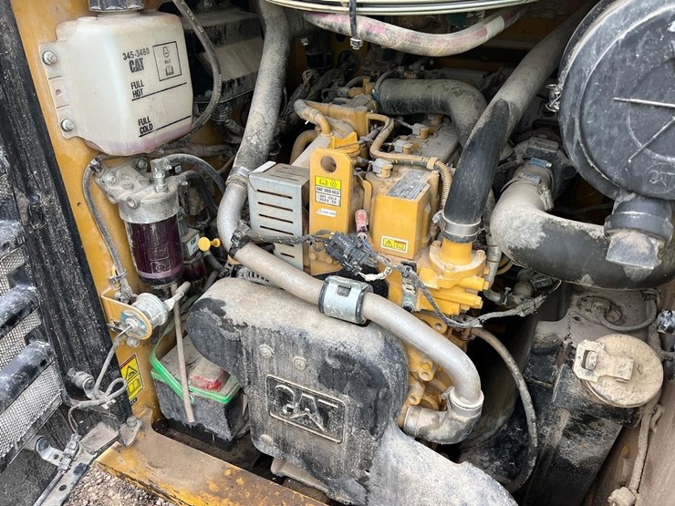 2018-caterpillar-262d-image-13