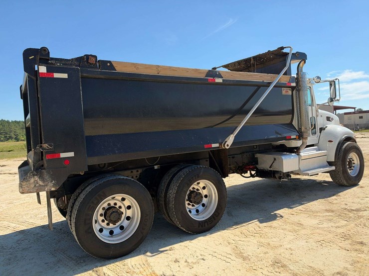 2021-peterbilt-348-image-4