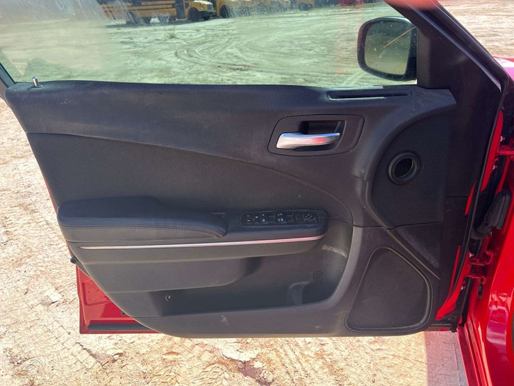 2017-dodge-charger-4-door-sedan-(224,247-miles)-image-9