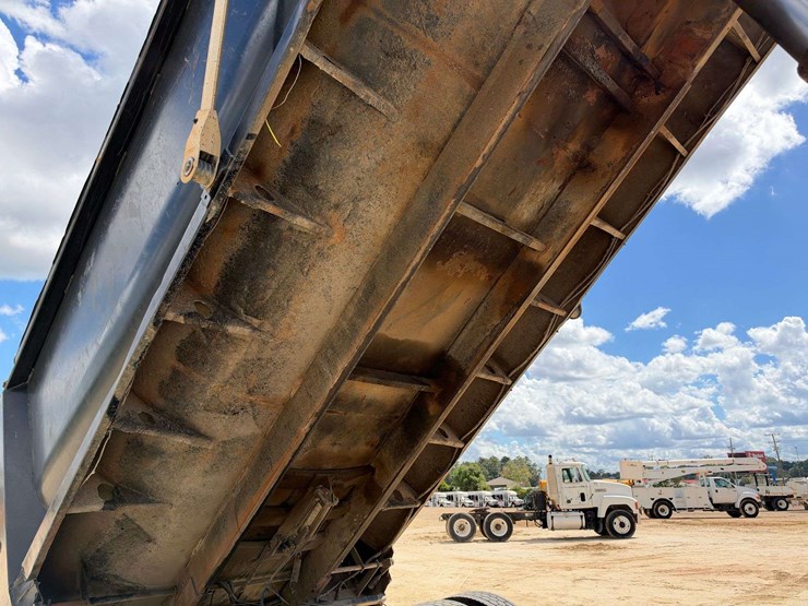 2007-mack-granite-ctp713b-image-30