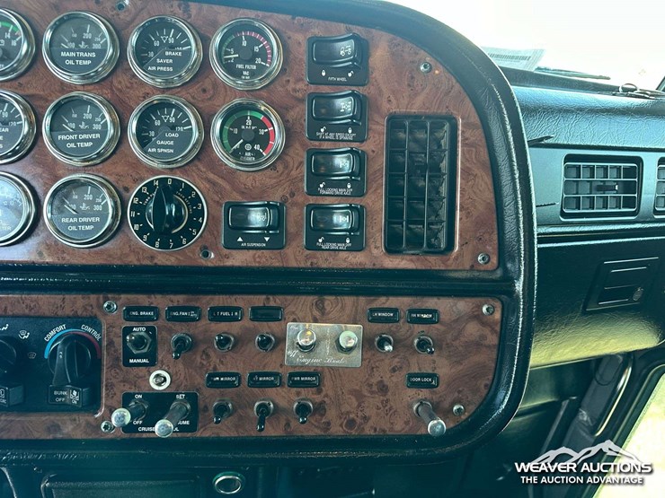 peterbilt-378-image-21