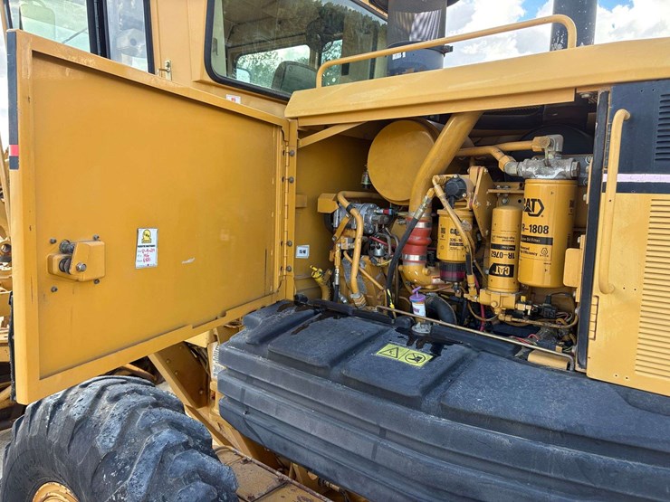 2001-caterpillar-12h-image-38