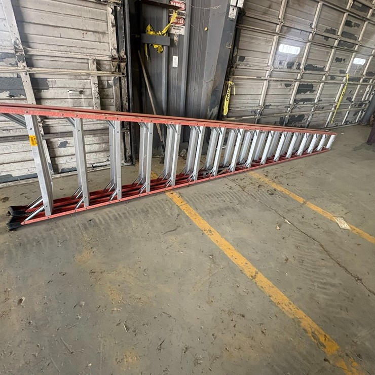 #42115 • Louisville 15' Step Ladder
