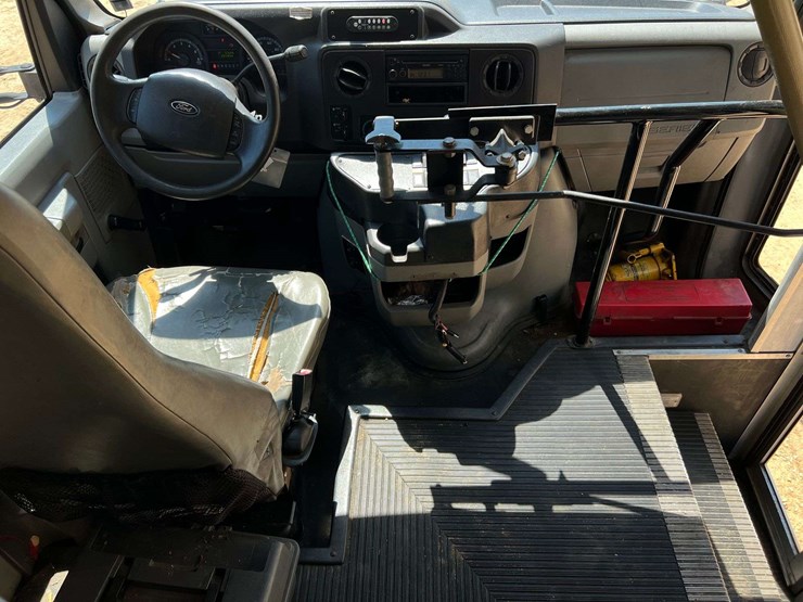 2011-ford-e350-image-37