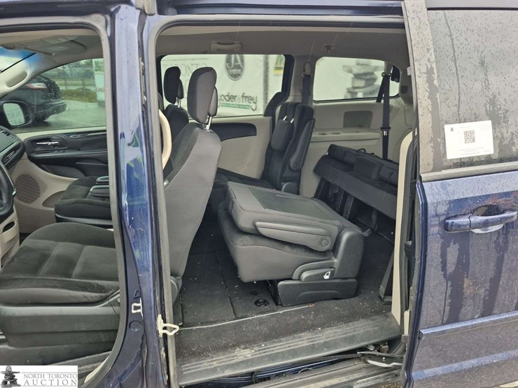 2017-dodge-grand-caravan-sxt-image-14