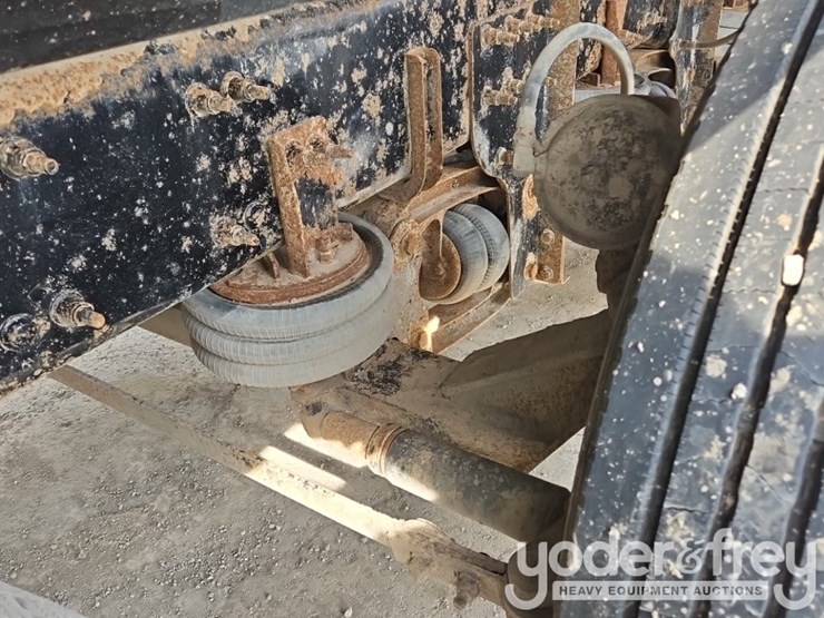 2019-freightliner-122sd-image-47