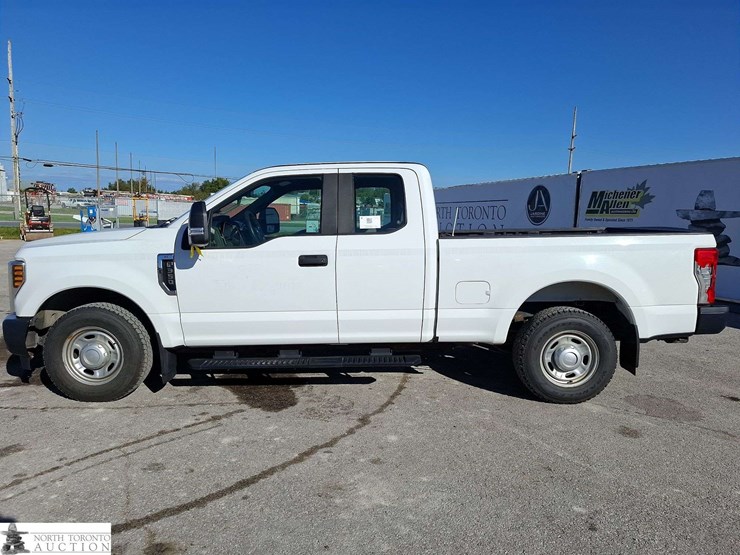 2018-ford-f350-image-8