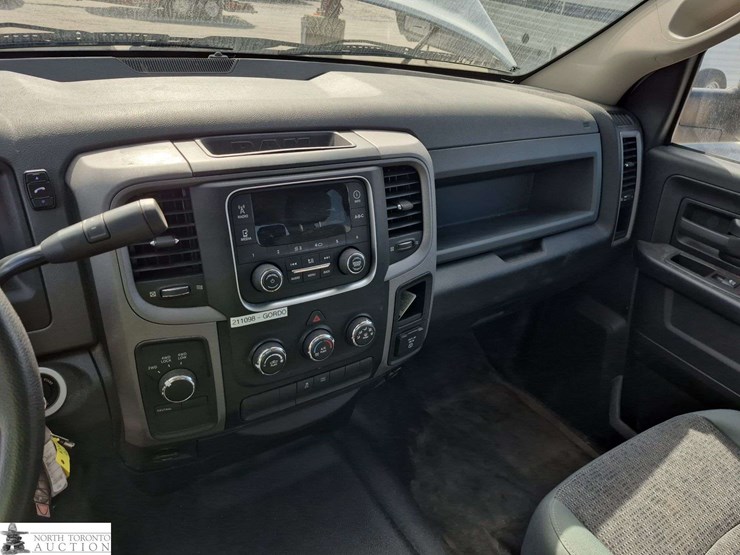 2015-dodge-1500-image-12