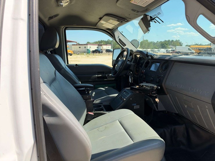 2014-ford-f550-image-19