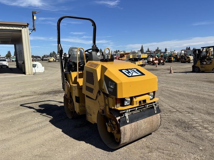 2013-caterpillar-cb22-image-2