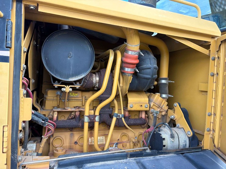 2001-caterpillar-12h-image-42