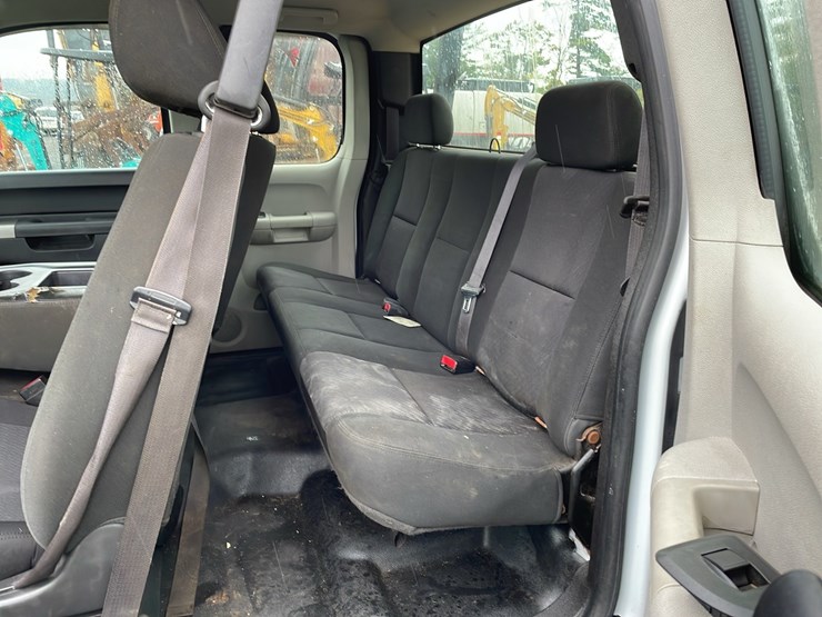 2013-chevrolet-2500hd-image-11