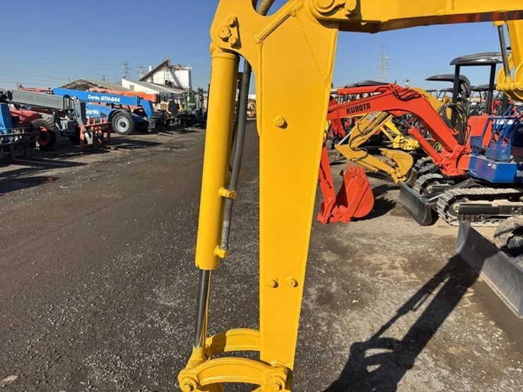 komatsu-pc30mr-1-image-12