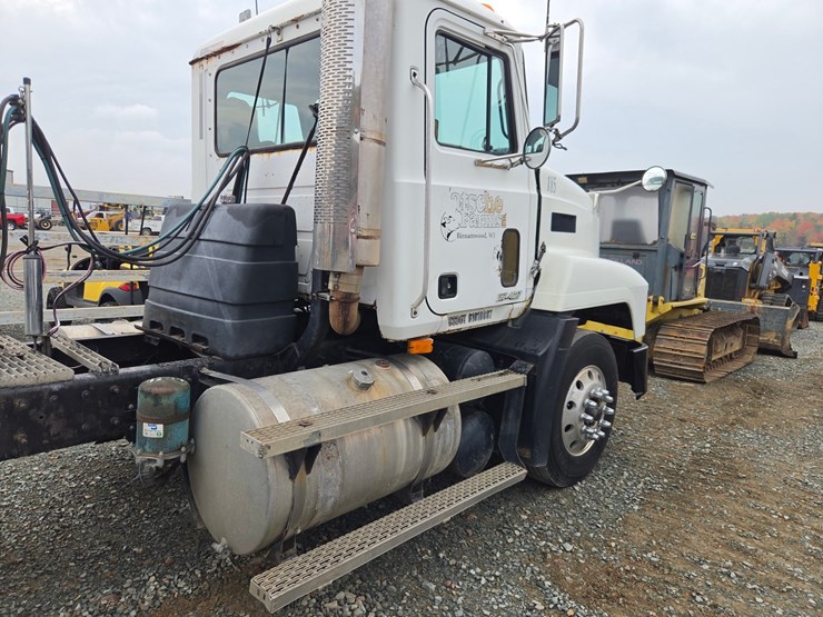 2000-mack-ch613-image-15