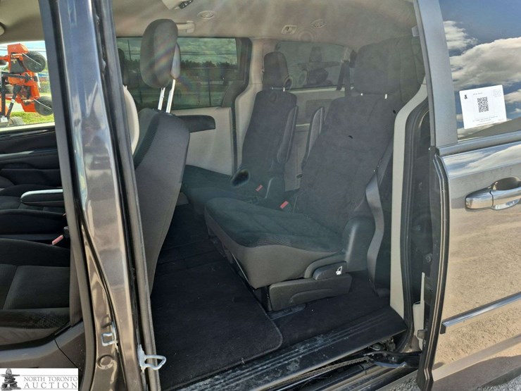 2017-dodge-grand-caravan-sxt-image-14