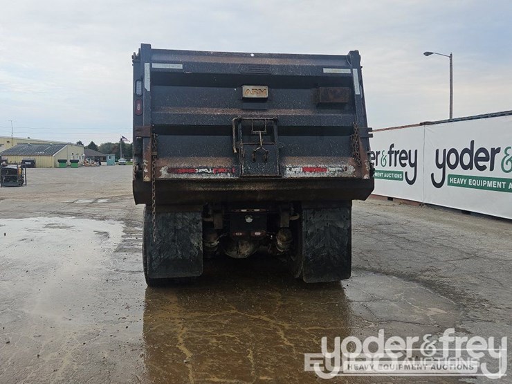 2019-freightliner-122sd-image-5