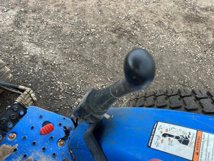 2015-new-holland-workmaster-33-image-22