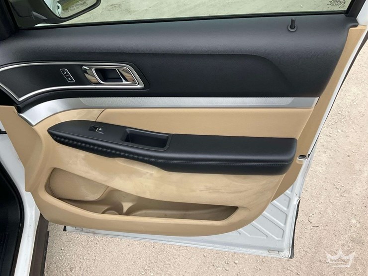2017-ford-explorer-image-29