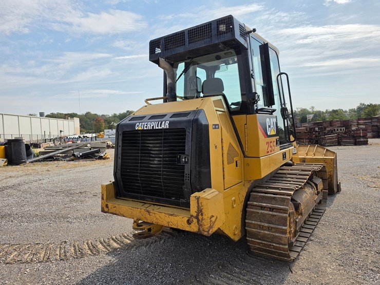 2007-caterpillar-953d-image-11