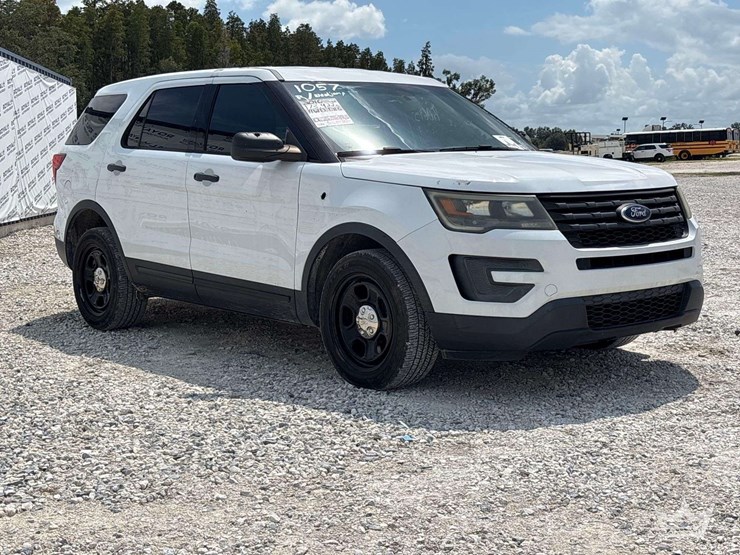 2016-ford-explorer-image-3