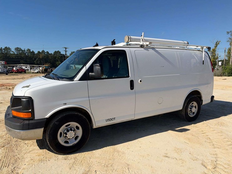 2014-chevrolet-express-2500-image-1