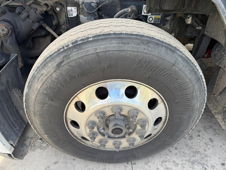 2022-kenworth-t680-image-60
