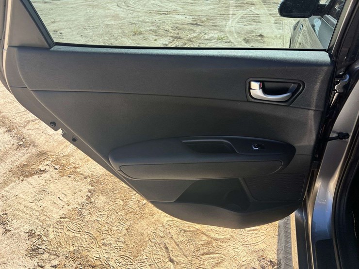 2018-kia-optima-4-door-sedan-(140,152-miles)-image-14