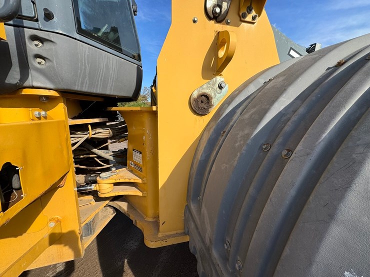 deere-744k-image-24
