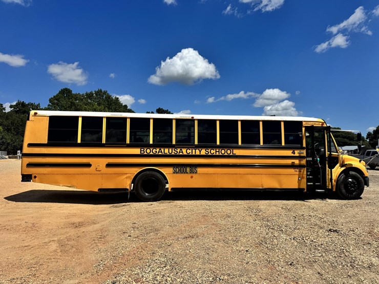 2010-freightliner-b2-image-6