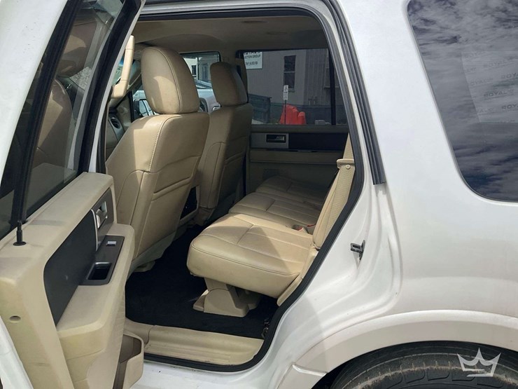 2016-ford-expedition-image-21