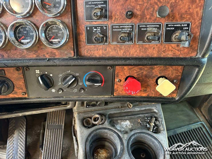 2006-kenworth-w900-image-23