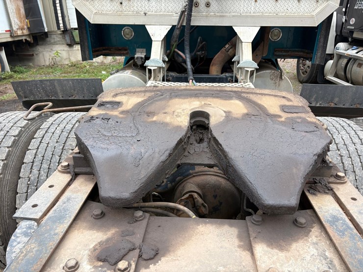 2009-caterpillar-c13-image-36