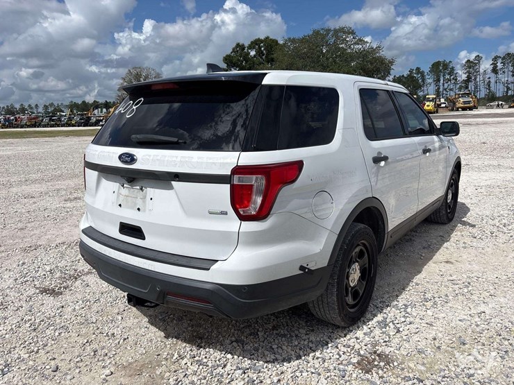 2018-ford-explorer-image-3