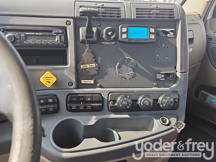 2017-freightliner-cascadia-113-image-35