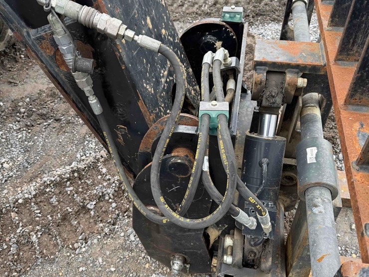 2013-caterpillar-tl943c-image-9