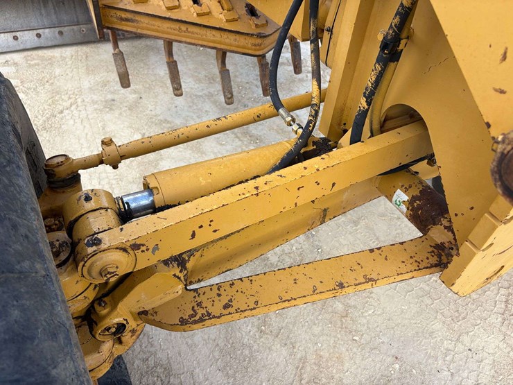 2001-caterpillar-12h-image-20