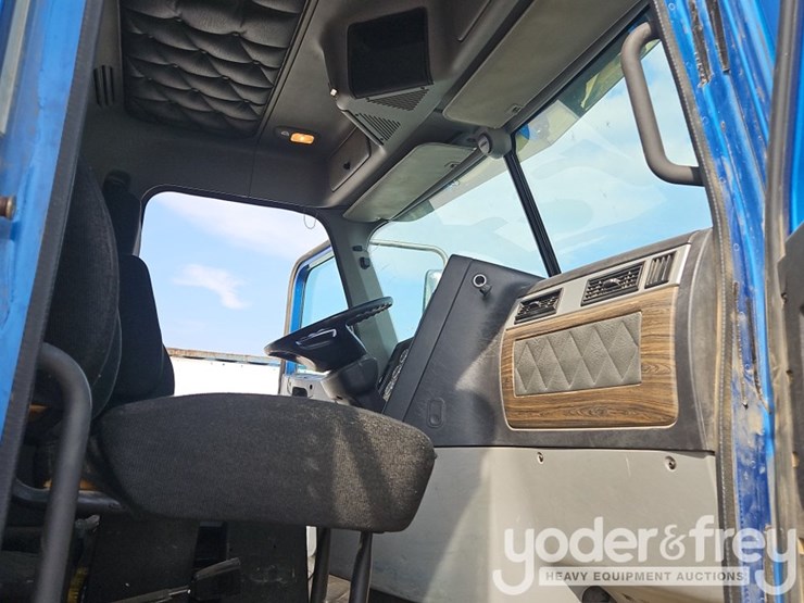2019-freightliner-122sd-image-53