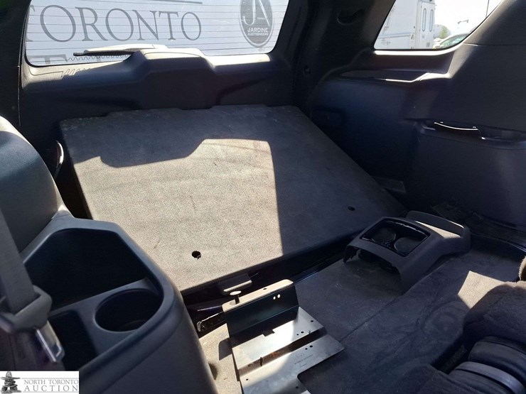 2016-ford-explorer-image-19