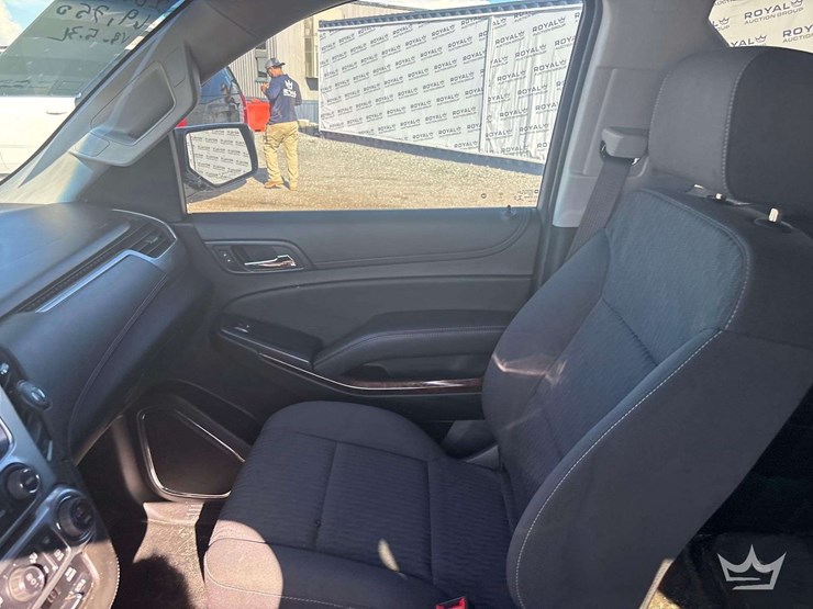 2019-chevrolet-tahoe-image-16