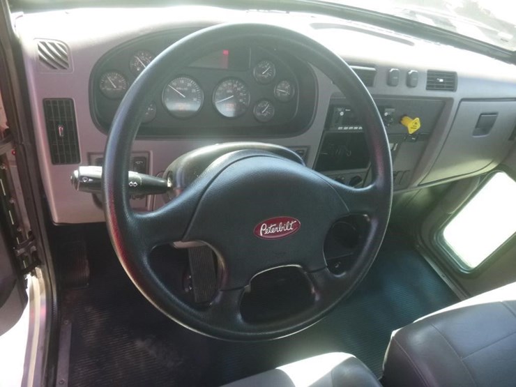 2023-peterbilt-337-image-12