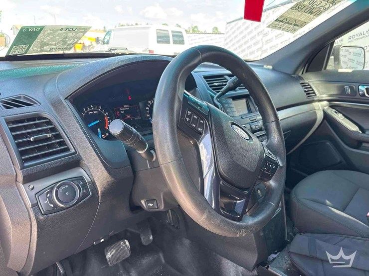2016-ford-explorer-image-10