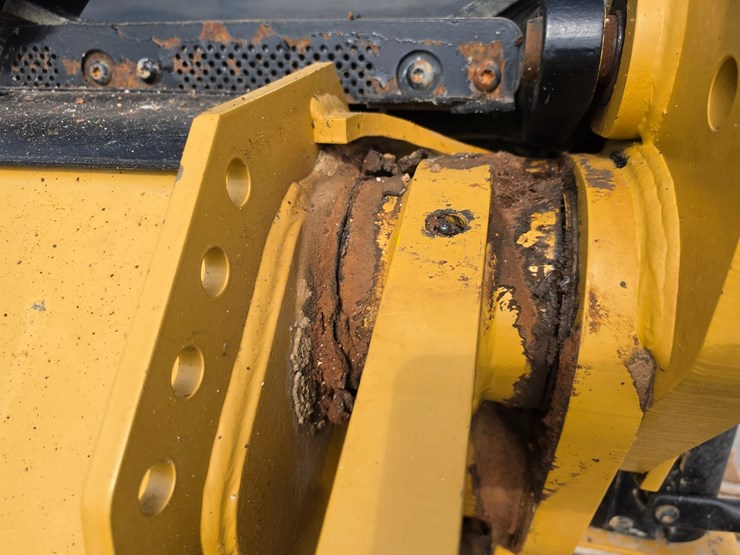 2007-caterpillar-953d-image-93