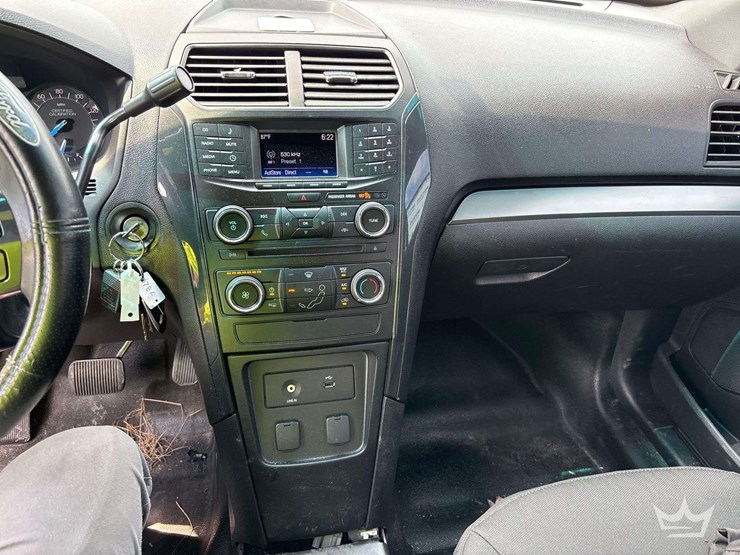 2016-ford-explorer-image-12