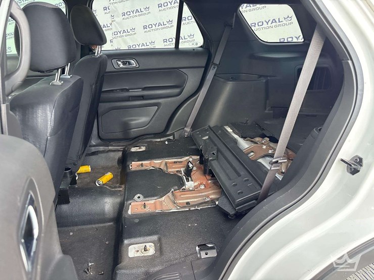 2013-ford-explorer-image-16