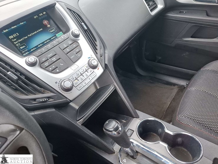 2017-chevrolet-equinox-image-12